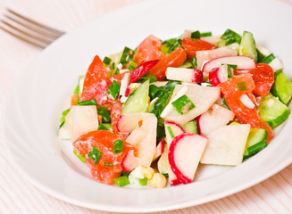 fresh vegetable salad on plate