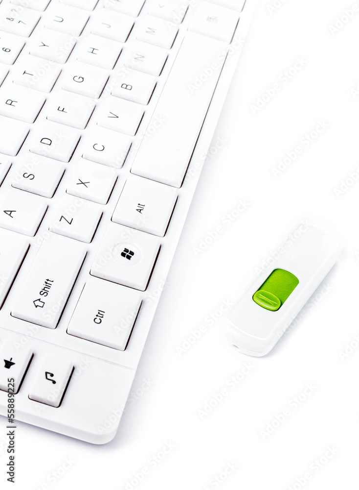 Fototapete computer keyboard with blank keys and usb flash drive isolated o