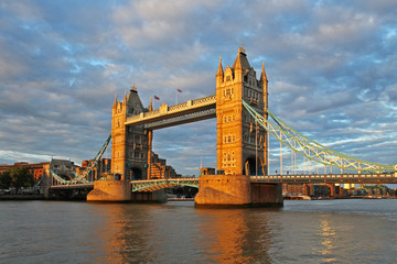 Fototapeta na wymiar tower bridge at beautiful sunset, london, england