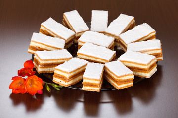 Caramel cakes