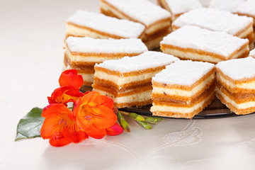 Caramel cakes