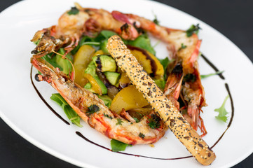 salade de langoustines à la mangue et avocats 4