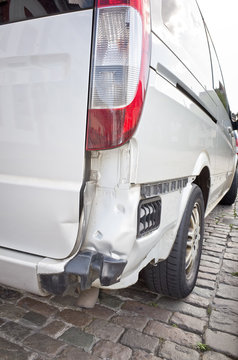 Besch&auml;digtes Auto