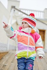 Obraz premium toddler girl point with finger