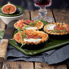 rustikale Feigen Tarte mit Ziegenkäse
