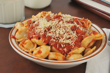 Cheese tortellini with marinara sauce