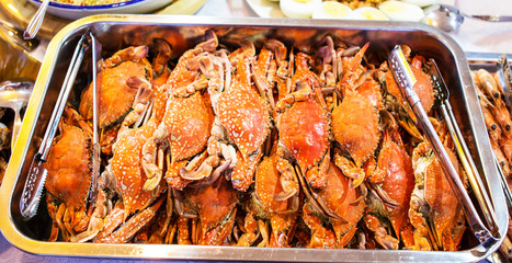 Steamed crabs placed in a stainless steel tray. - Powered by Adobe