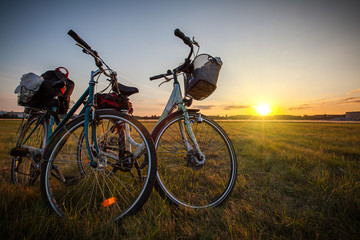 Fahrräder im Sonnenuntergang