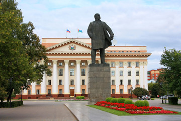 Obraz premium Памятник Ленину в городе Тюмени