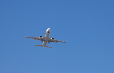 Fototapeta na wymiar samolot startujący