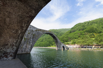 Fototapeta na wymiar Medieval Tuscan Most