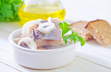 herring with onion and bread