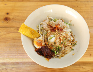 dry noodles with pork