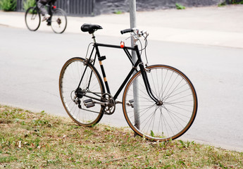 Obraz na płótnie Canvas Vintage bicycle parked on the street
