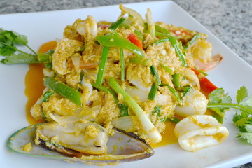 Fried clams and squid curry powder