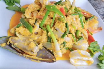 Fried clams and squid curry powder