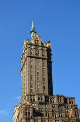 Fototapeta na wymiar Stary budynek w Nowym Jorku