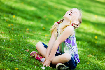 Fototapeta premium Little girl in park
