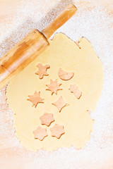 ausgestochene plätzchen für weihnachten