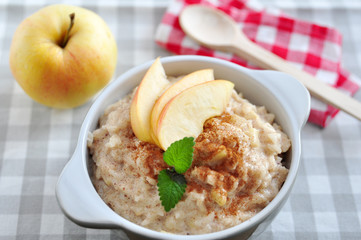 Milchreis mit Apfel und Zimt