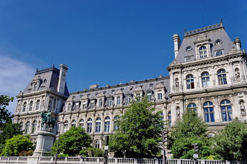 Mairie de Paris. ciel bleu