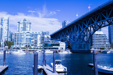Obraz premium blue sky day on granville island