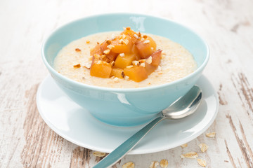 oatmeal with caramelized peaches in a bowl close-up