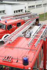zwei Feuerwehrautos