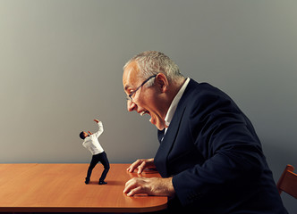 boss is screaming at bad worker