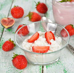 Cottage cheese with strawberries