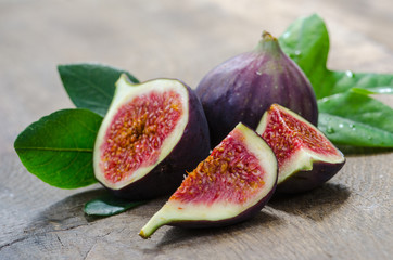 Figs with leaves