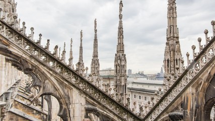 Fototapeta na wymiar Widok z dachu kopuły w Mediolanie