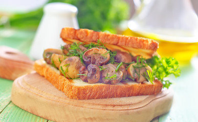 bread with fried mushrooms