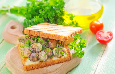 bread with fried mushrooms