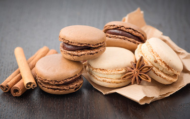 Macaroons with cinnamon