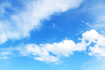 Obraz premium White clouds on blue sky