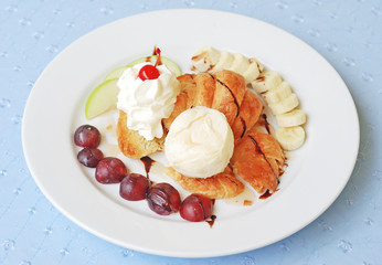 honey croissant