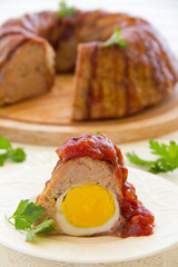 Meat roll with an Easter egg.