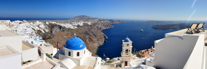 Panoramafoto Santorin mit blauen Kuppeln