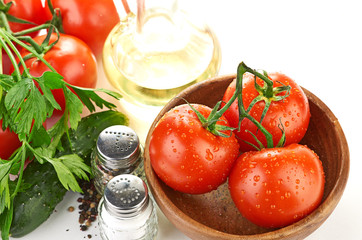 Setting pasta with tomato and garlic