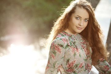 Naklejka premium Beautiful young woman outdoors
