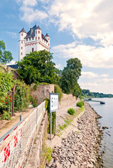 Fototapeta na wymiar Zamek i plaża wyborczy w Eltville Renem w Rheingau