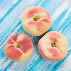Donut saturn peaches, view from above
