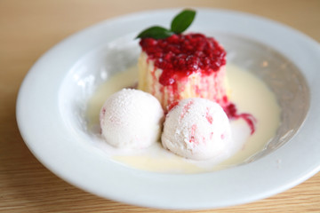 ice cream with chiffon cake