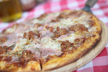 Pizza ham and mushroom