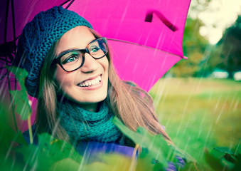 smiling in the rain / pink umbrella 11