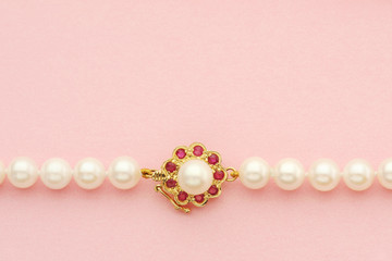 Necklace with pearls and gold