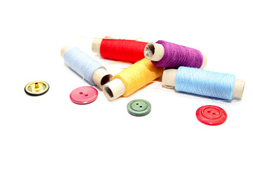 Set of hanks of multi-colored threads for sewing