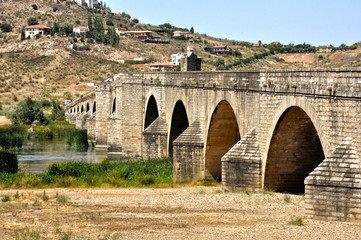 Medellín, Badajoz, puente barroco sobre el Guadiana