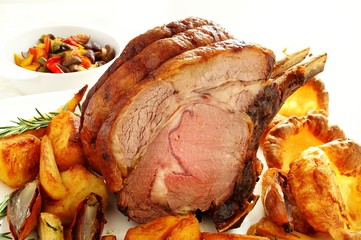 Roast rib of beef with vegetables